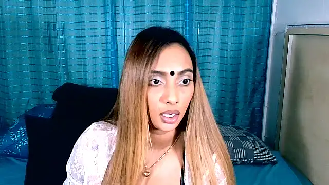 sexyindianchic Adlı Modelin Canlı XXX Sohbeti