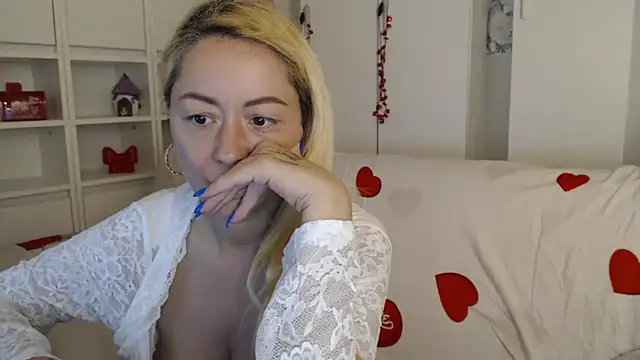 _karolynesyera_のライブXXXチャット