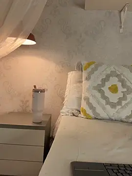 AlessiaVallmont Adlı Modelin Canlı XXX Sohbeti