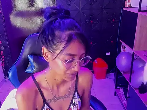 KarlaSlutSkinny__'s Live XXX Chat