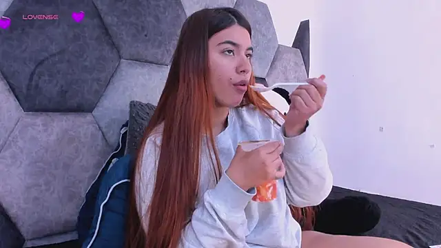 DulceJonesのライブXXXチャット