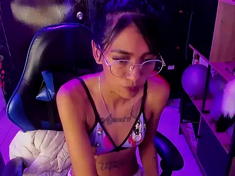 KarlaSlutSkinny__'s Live XXX Chat