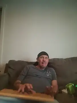 yourMasterisBored élő XXX-chatje