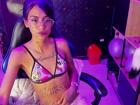 KarlaSlutSkinny__ – Live XXX-chat