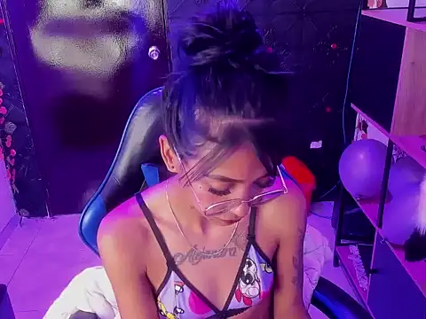 KarlaSlutSkinny__'s Live XXX Chat