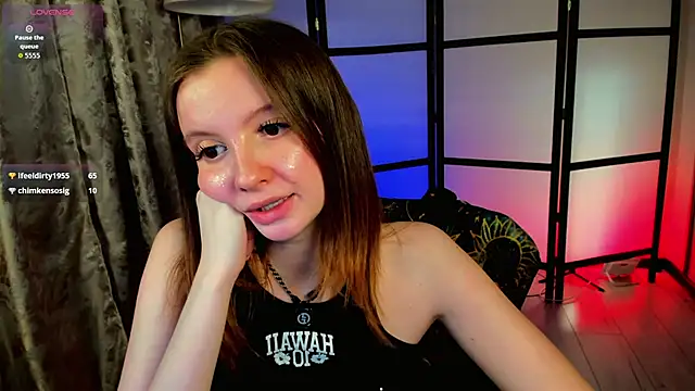 Layla_Bloom: онлайн-секс-чат