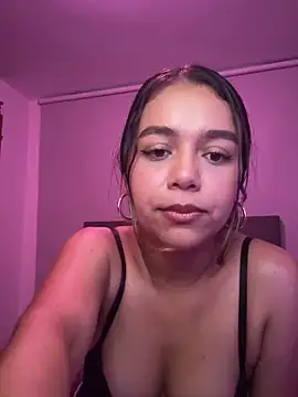 Andrea-Queen Chat XXX live