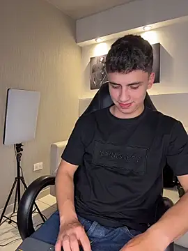 AdrianRinaldi 网络视讯表演