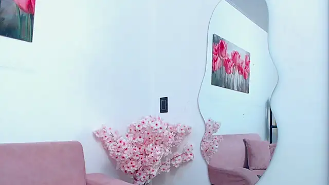 pinky_f00x's Live XXX Chat