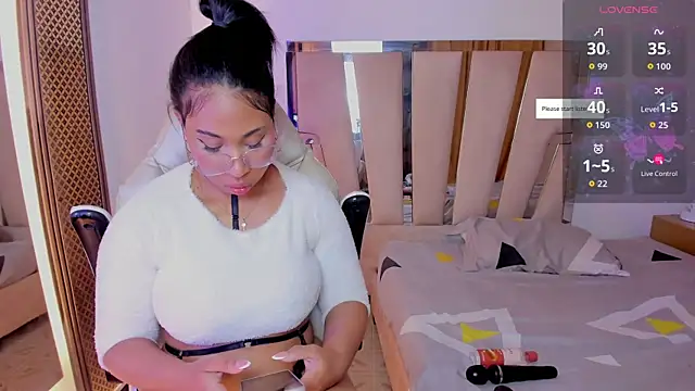 KarlieMoore Chat XXX in diretta