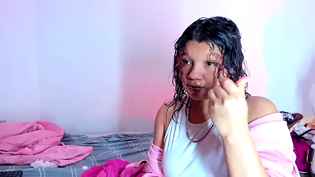 Emily_Coper18 即時 XXX 聊天