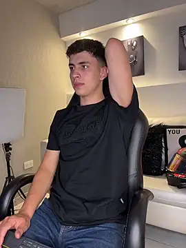 AdrianRinaldi Chat XXX live