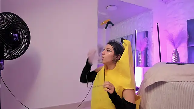 HollyPeach's Live XXX Chat