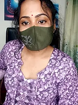 Neha-06: διαδικτυακό σόου στην κάμερα