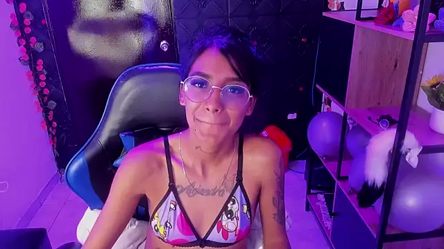 KarlaSlutSkinny__ Chat XXX in diretta