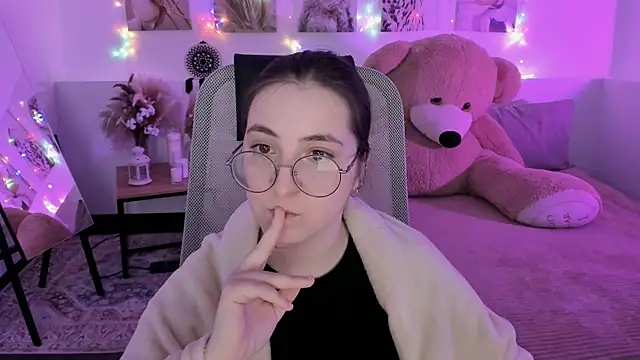 VirtuallVoyantのライブXXXチャット