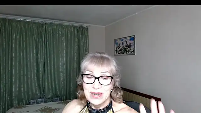 Chat +18 de YaniSuns ao vivo