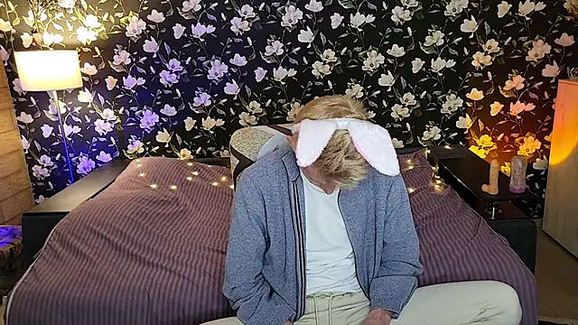 Vuitton Show in webcam