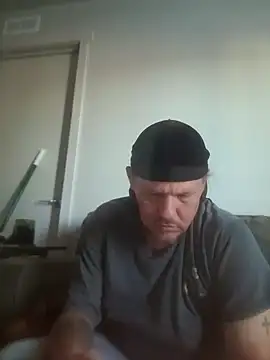 yourMasterisBored élő XXX-chatje