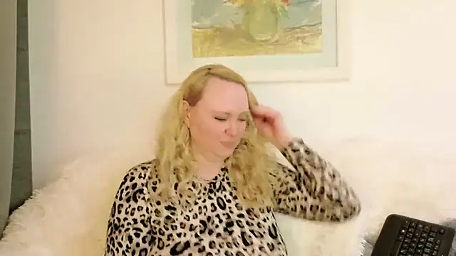 Sarah4you élő XXX-chatje