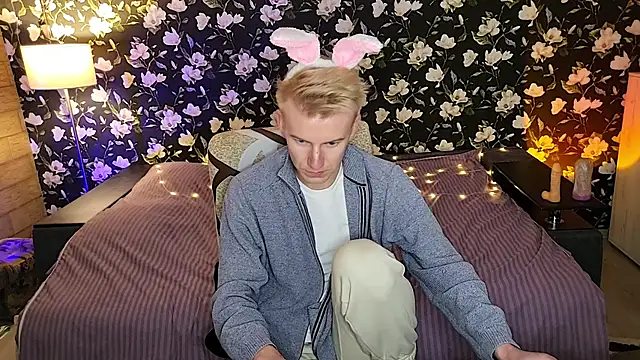 Вебкам-шоу Vuitton