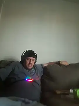 yourMasterisBored Show in webcam