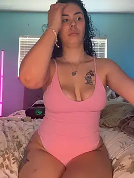 daniella_monroe Show in webcam