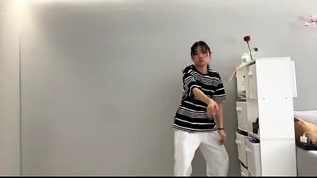 SweetMiaXO's Webcam Show