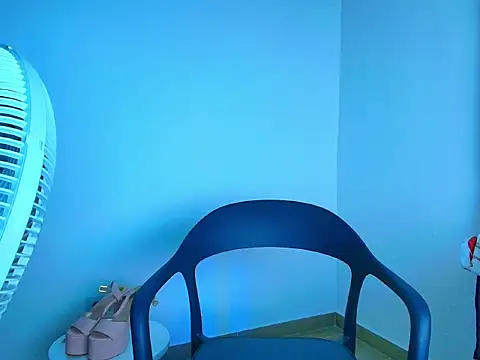 Chat +18 de Laura_Cramz ao vivo