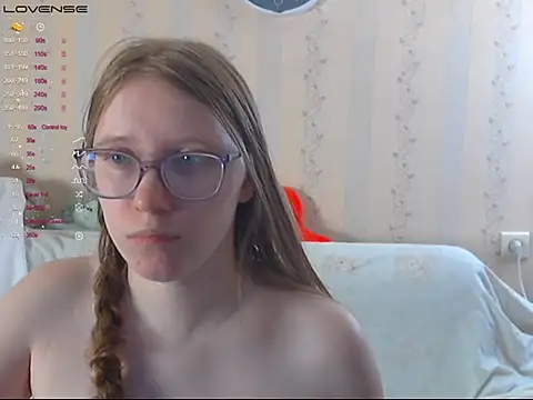 LustfulSarah élő XXX-chatje