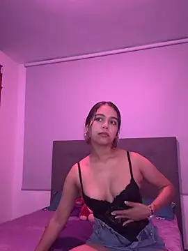 Andrea-Queen's Live XXX Chat