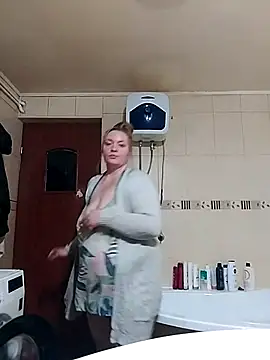 Pokazy przed kamerką – HotStepmommy4