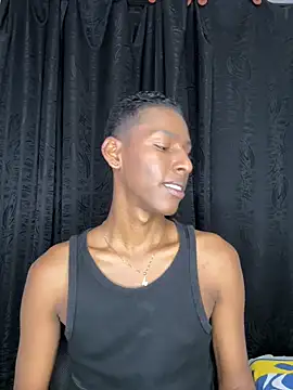 maiki18_ Adlı Modelin Canlı XXX Sohbeti