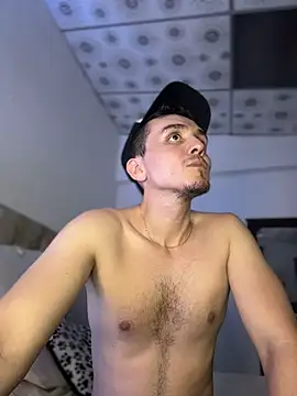 adam-rivera: διαδικτυακό σόου στην κάμερα