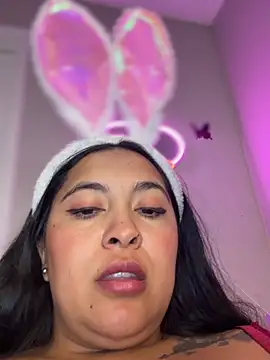 latina_curvy22's Webcam Show