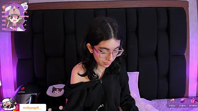 Molly_A live XXX chat