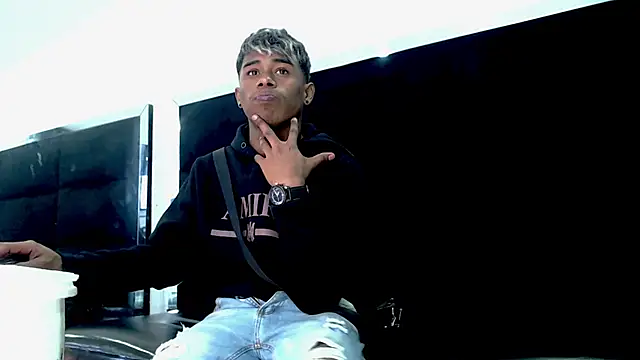 LuckyBluex webcam show