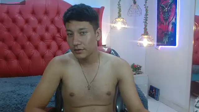 DominantBoy4: διαδικτυακό σόου στην κάμερα