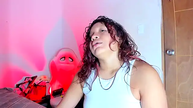 Chat XXX en directo de Emily_Coper18