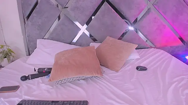 luciagray1's Live XXX Chat