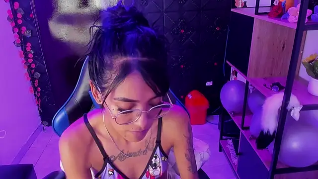 KarlaSlutSkinny__'s Live XXX Chat