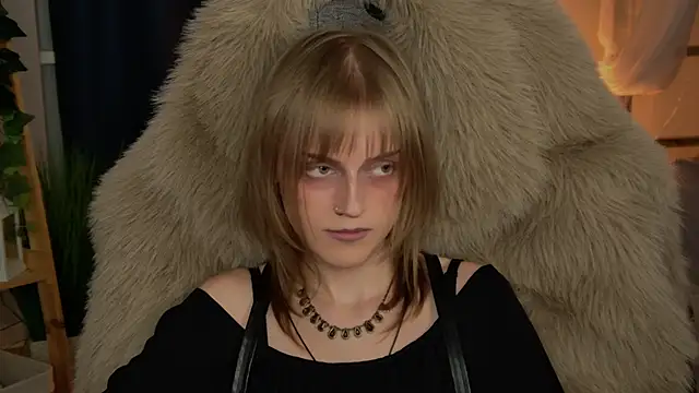 Chat XXX en directo de KiraMontoya