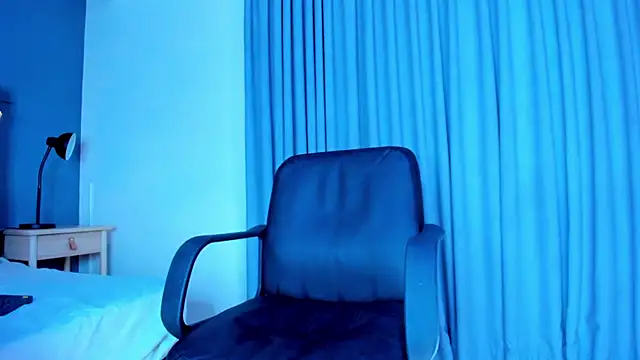 Chat XXX en directo de RiriiBrunette__