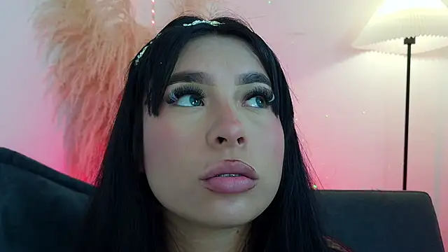 mia_roux1's Live XXX Chat