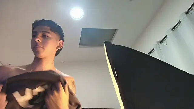 NohaDrake live XXX chat