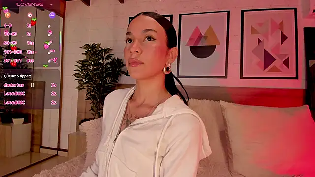 LunaRuso Adlı Modelin Canlı XXX Sohbeti