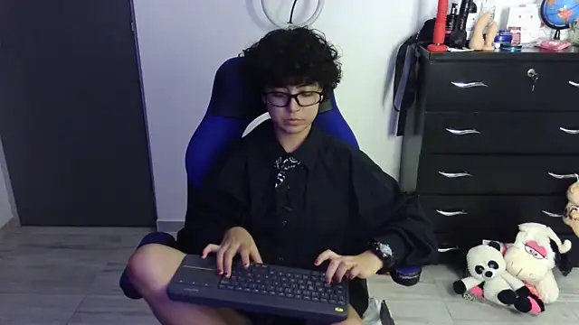 thomascooper7: διαδικτυακό σόου στην κάμερα