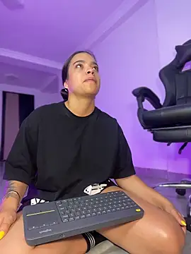 JuanitaMore01 Adlı Modelin Canlı XXX Sohbeti