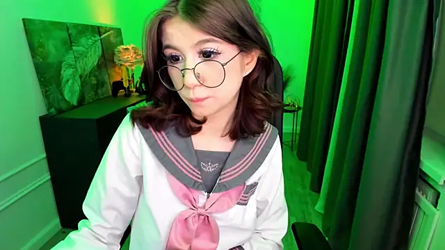 MeLLSawertyq Adlı Modelin Canlı XXX Sohbeti