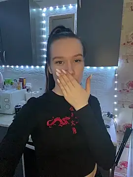 Carolina_G0lden Adlı Modelin Canlı XXX Sohbeti